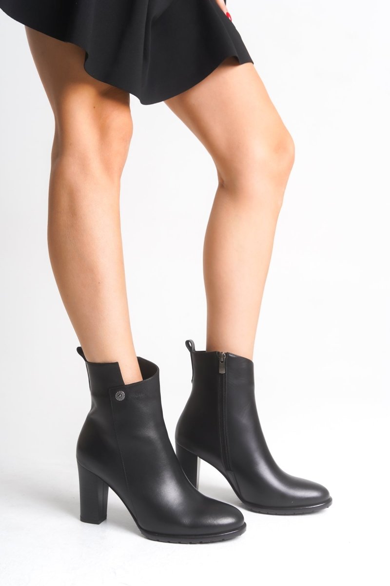 Kadın Hakiki Deri Topuklu Bot – El Yapımı, Fermuarlı, Şık Tasarım Bej | OBEN AYAKKABI - OBEN AYAKKABI