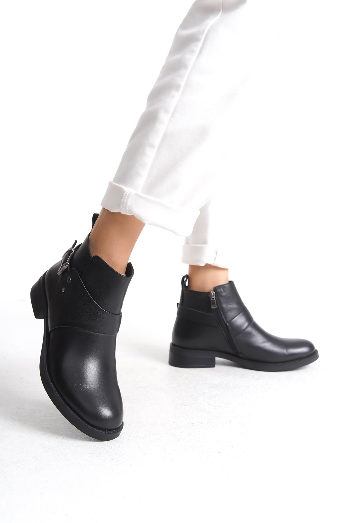 %100 Deri Kadın Topuklu Bot – El İşçiliği, Şık & Uzun Ömürlü Siyah Bot