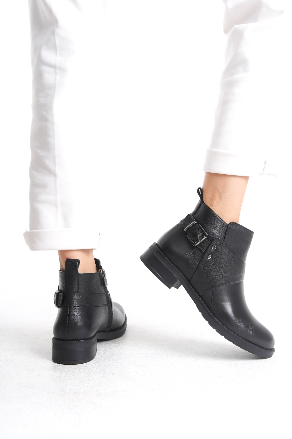 %100 Deri Kadın Topuklu Bot – El İşçiliği, Şık & Uzun Ömürlü Siyah Bot