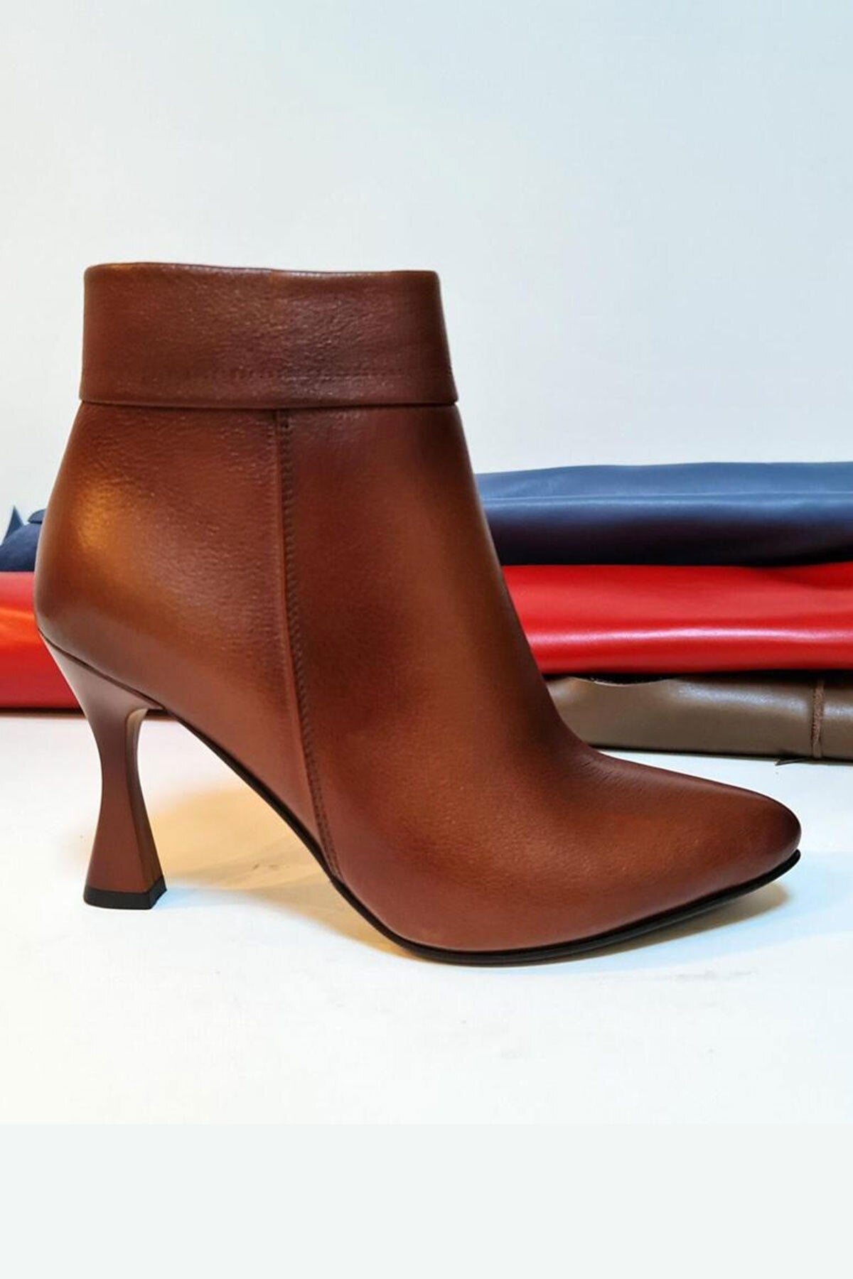 Kadın Hakiki Deri Topuklu Bot – El Yapımı, Şık Tasarım Siyah Bot | OBEN AYAKKABI