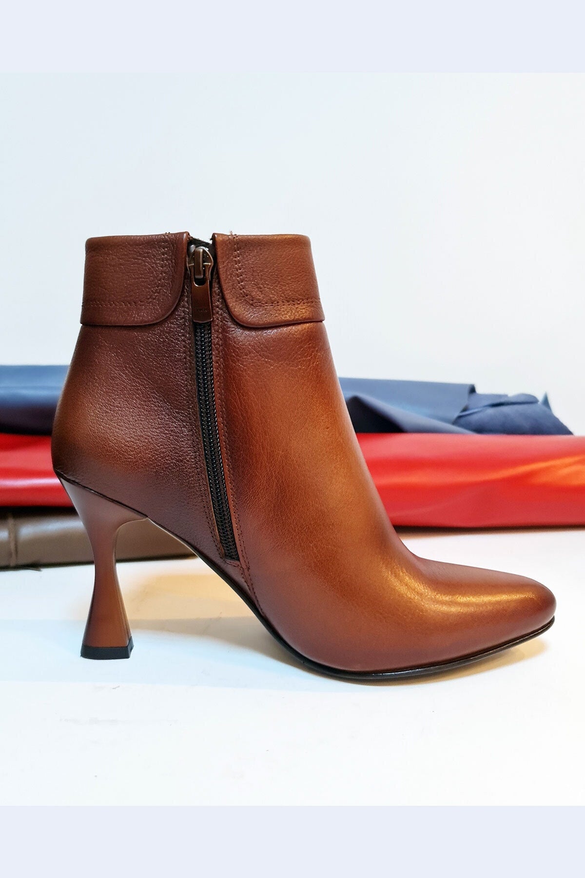 Kadın Hakiki Deri Topuklu Bot – El Yapımı, Şık Tasarım Siyah Bot | OBEN AYAKKABI