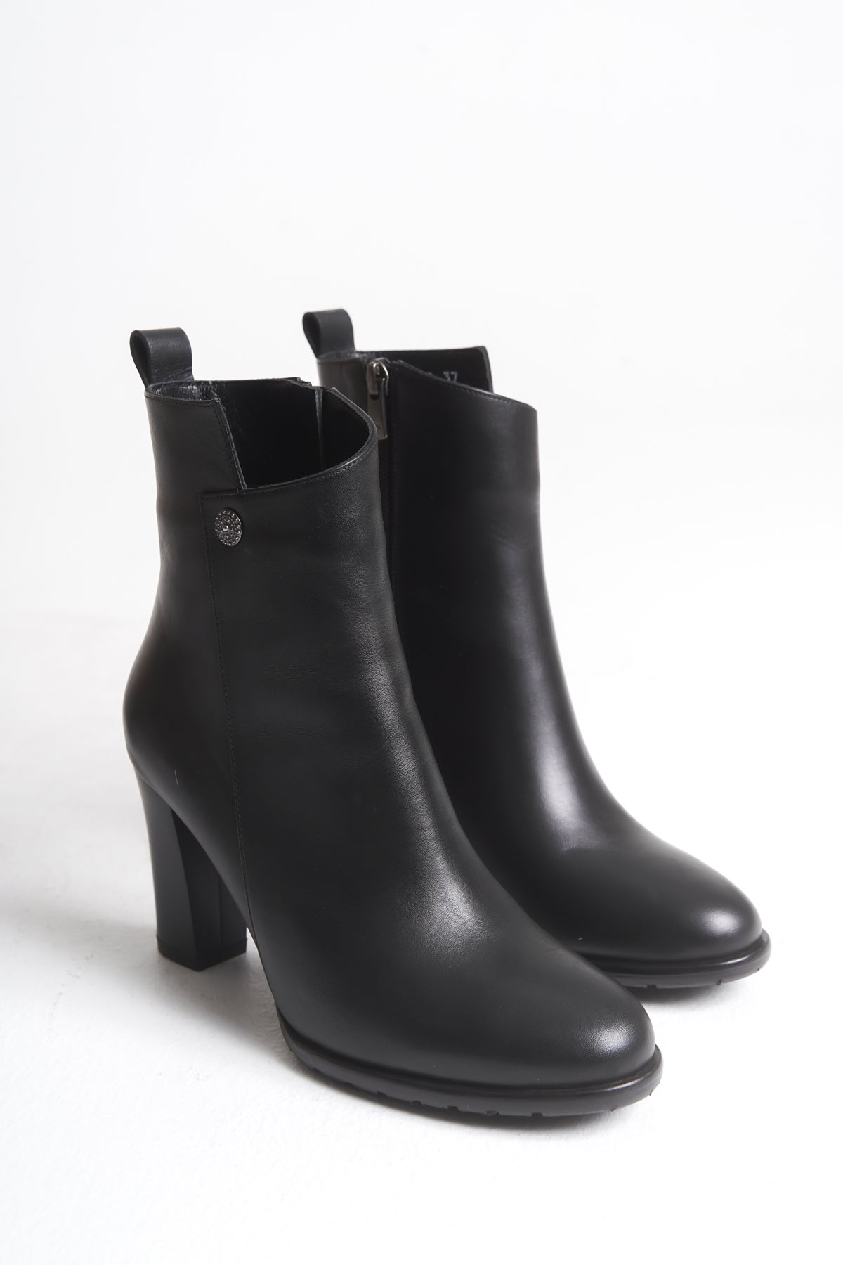 Kadın Hakiki Deri Topuklu Bot – El Yapımı, Fermuarlı, Şık Tasarım | OBEN AYAKKABI