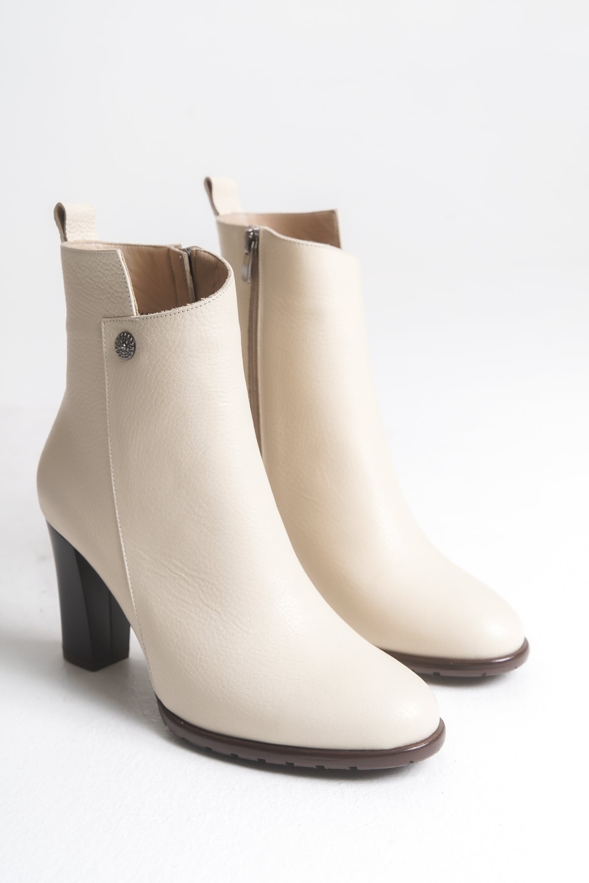 Kadın Hakiki Deri Topuklu Bot – El Yapımı, Fermuarlı, Şık Tasarım | OBEN AYAKKABI
