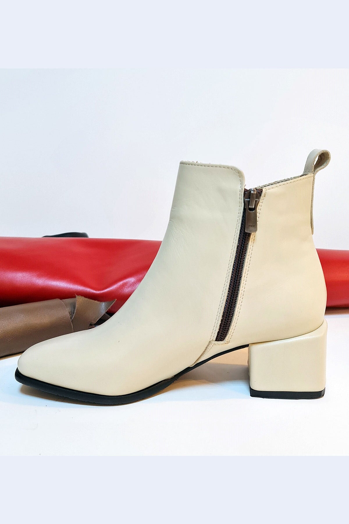 Kadın Hakiki Deri Topuklu Bot – El Yapımı, Şık Tasarım Bej Bot | OBEN AYAKKABI