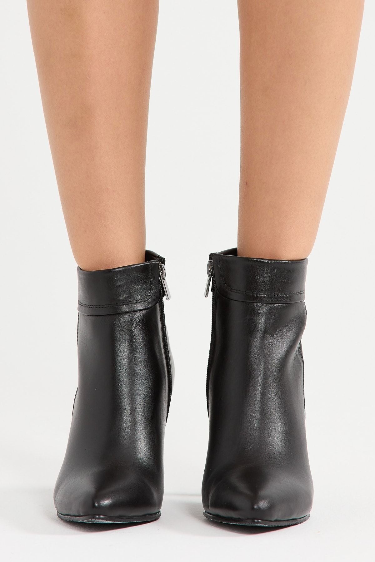 Kadın Hakiki Deri Topuklu Bot – El Yapımı, Şık Tasarım Siyah Bot | OBEN AYAKKABI