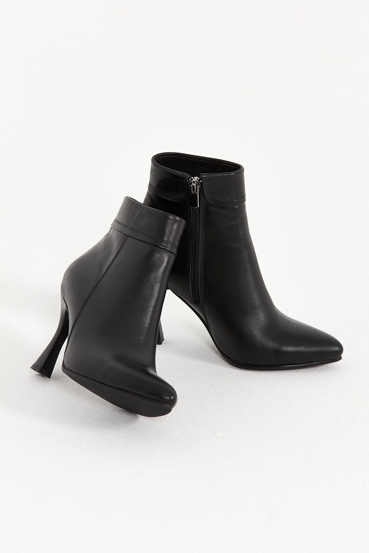 Kadın Hakiki Deri Topuklu Bot – El Yapımı, Şık Tasarım Siyah Bot | OBEN AYAKKABI