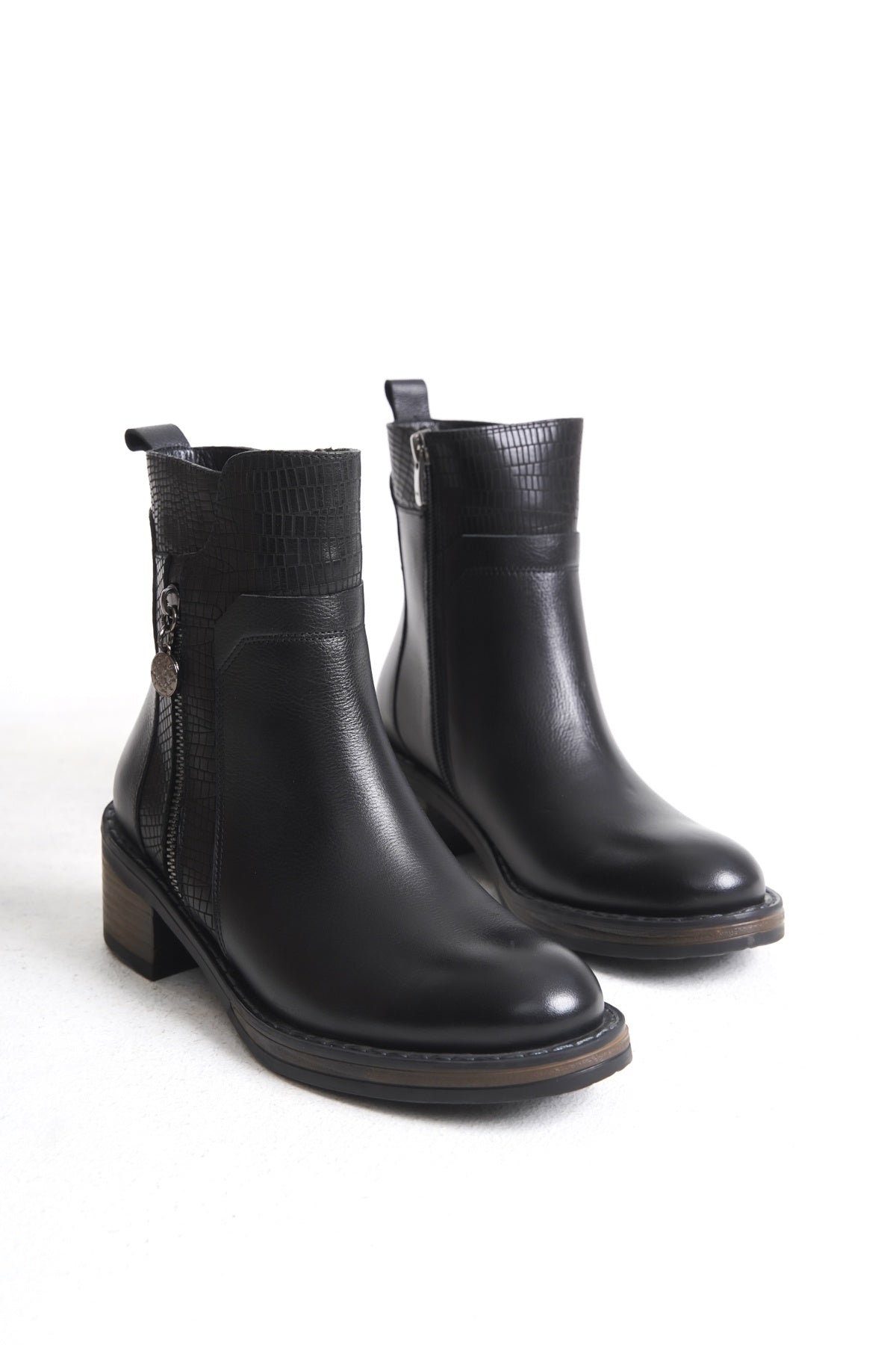 Kadın Hakiki Deri Topuklu Bot – El Yapımı, Şık Tasarım Siyah Bot | OBEN AYAKKABI