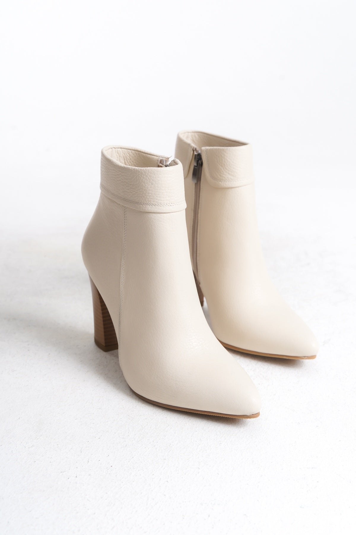 Kadın Hakiki Deri Topuklu Bot – El Yapımı, Şık Tasarım Siyah Bot | OBEN AYAKKABI