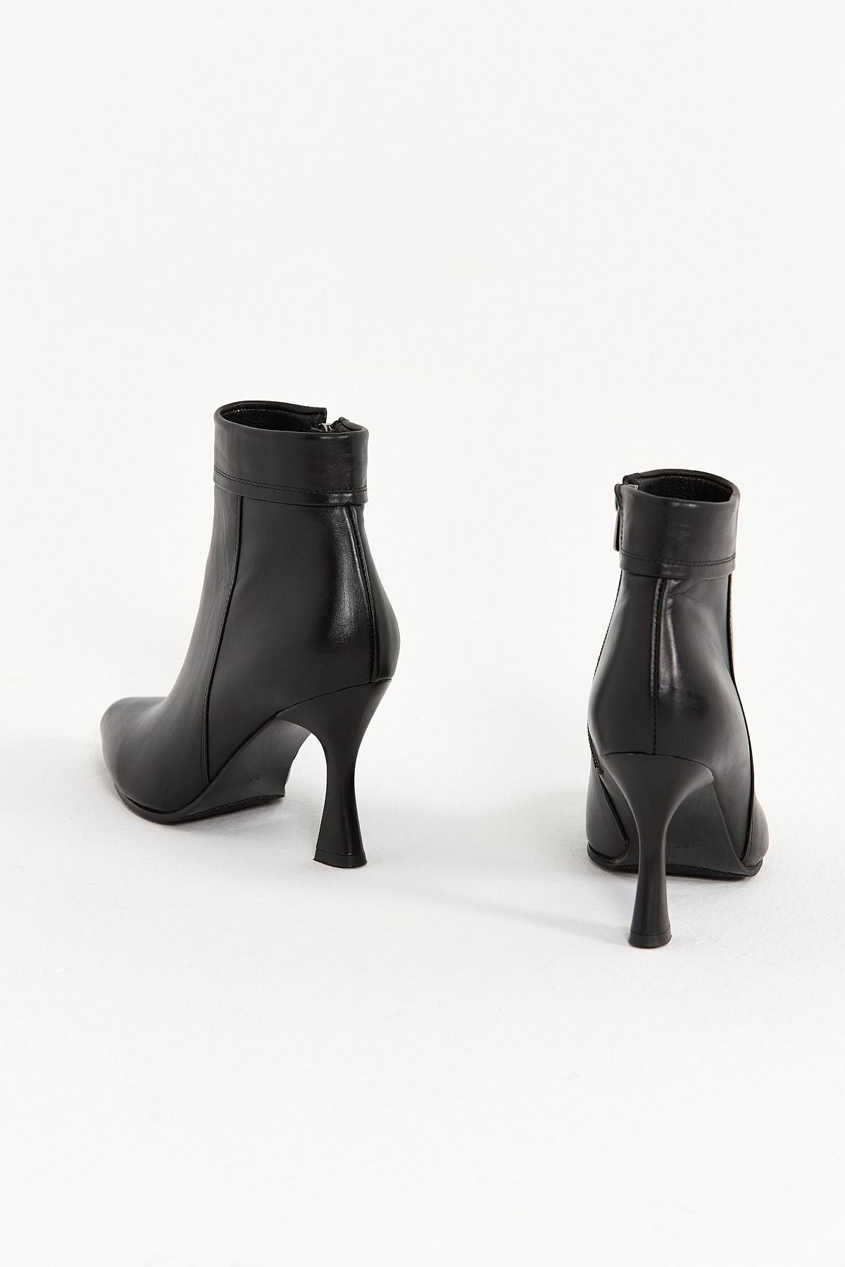 Kadın Hakiki Deri Topuklu Bot – El Yapımı, Şık Tasarım Siyah Bot | OBEN AYAKKABI