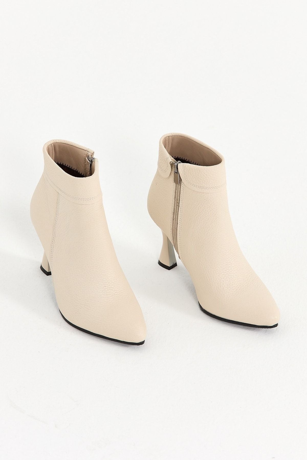 Kadın Hakiki Deri Topuklu Bot – El Yapımı, Şık Tasarım Siyah Bot | OBEN AYAKKABI