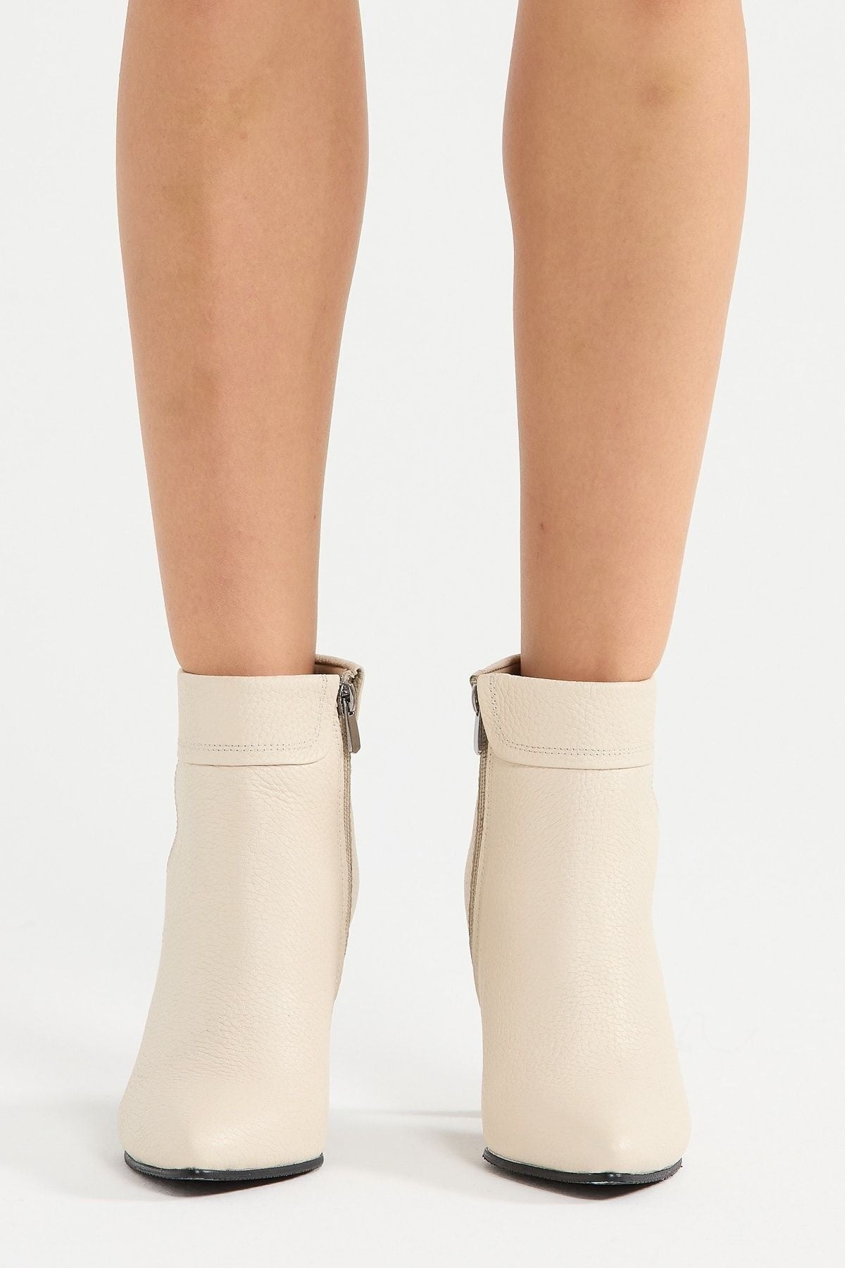 Kadın Hakiki Deri Topuklu Bot – El Yapımı, Şık Tasarım Siyah Bot | OBEN AYAKKABI