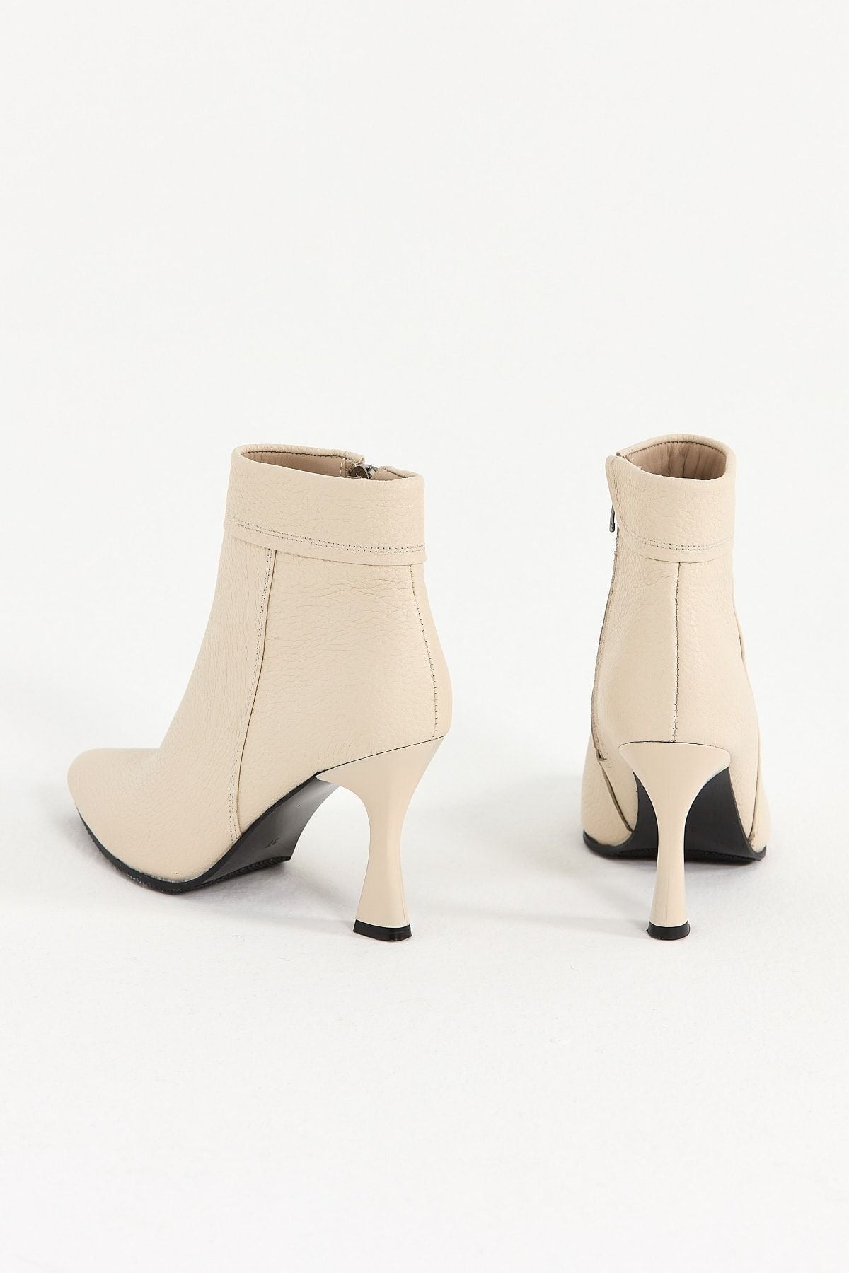 Kadın Hakiki Deri Topuklu Bot – El Yapımı, Şık Tasarım Siyah Bot | OBEN AYAKKABI