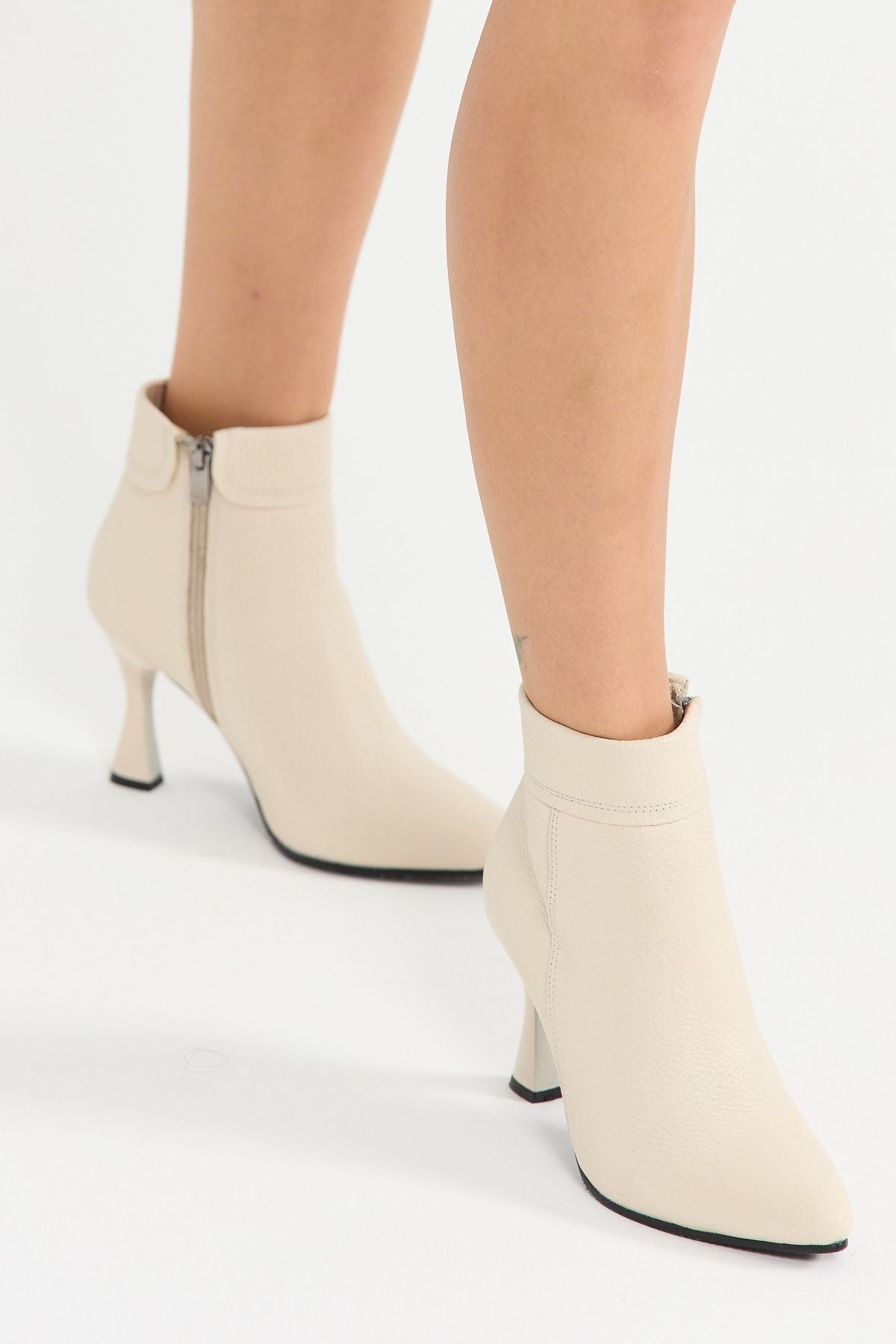 Kadın Hakiki Deri Topuklu Bot – El Yapımı, Şık Tasarım Siyah Bot | OBEN AYAKKABI