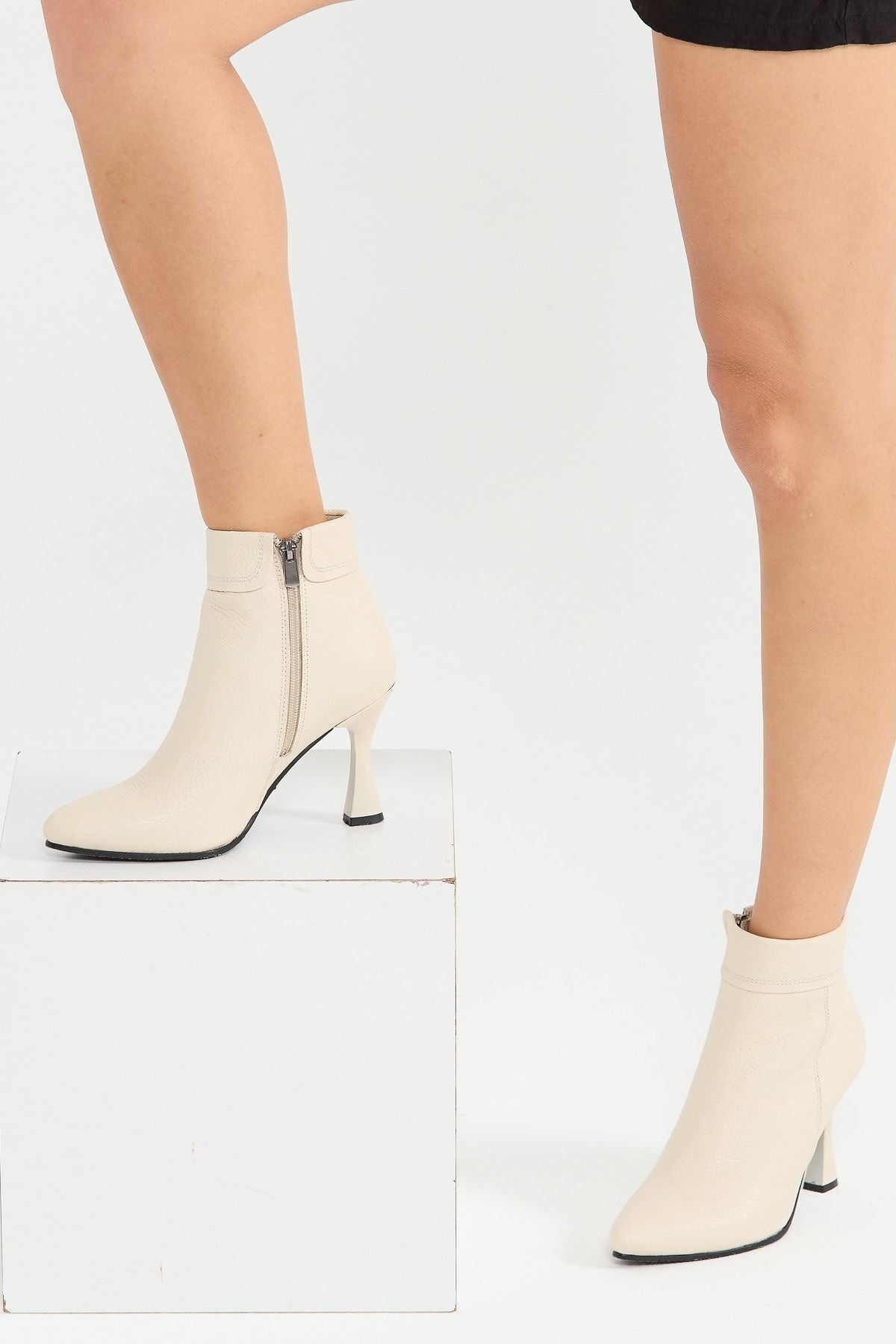 Kadın Hakiki Deri Topuklu Bot – El Yapımı, Şık Tasarım Siyah Bot | OBEN AYAKKABI